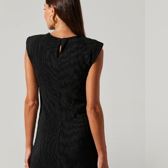 ASTR plisse straight neck midi dress size large - Picture 3 of 6